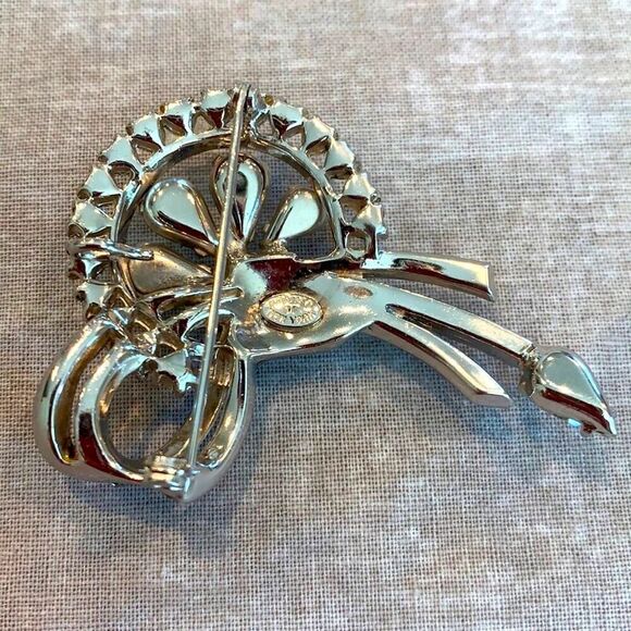 Kramer of New York Clear Crystal bow pin - Picture 4 of 5